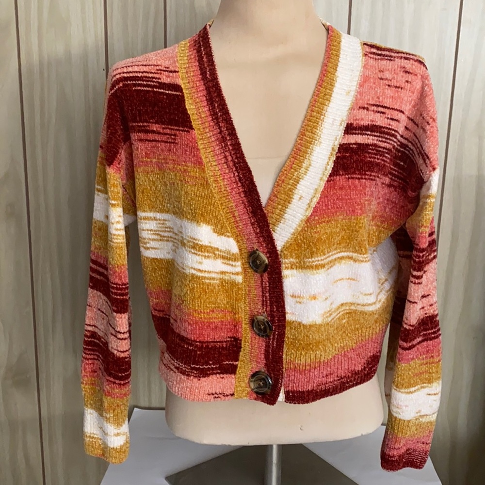 Crop over sized sweater multi-color three buttons. Forever 21 S